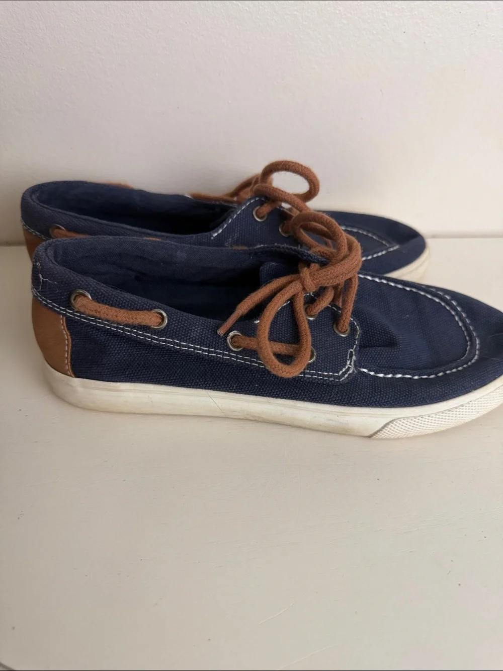 (2293) Cat & Jack Navy Canvas Boat Shoes with Brown Laces, Size: 2Y
